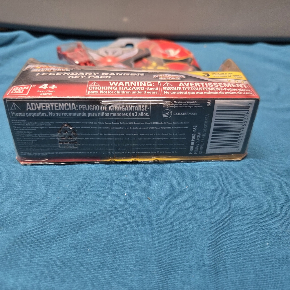 Power Rangers Megaforce Legendary Ranger Key Pack - Red, Yellow, Pink - Picture 4 of 4